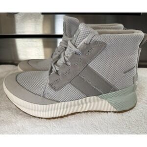 Women's Sorel Out N About III Mid Sneaker Boots Moonstone/Sea Salt Size 7
